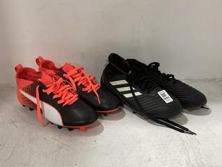 Lot 1651  
            Chesterfield SR44 - Parcel Delivery Only 

                
ADIDAS PREDATOR FOOTBALL BOOTS IN BLACK UK SIZE 6 TO INCLUDE PUMA FOOTBALL BOOTS ...
