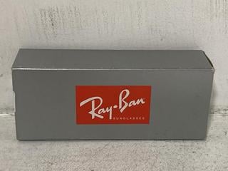 Lot 1652  
            Chesterfield SR44 - Parcel Delivery Only 

                
RAY-BAN OVAL GLASSES IN ARISTA/G-15 GREEN MODEL NO. - ORB3547N - ORIGINAL RRP £10...