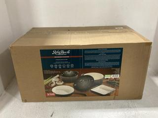 Lot 1656  
            Chesterfield SR44 - Parcel Delivery Only 

                
SET OF 4 ENAMELED CAST IRON PANS IN GREY (LOCATION: G5)