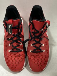 Lot 1670  
            Chesterfield SR44 - Parcel Delivery Only 

                
NIKE LEBRON WITNESS V TRAINERS IN UNIVERSITY RED SIZE 12 (LOCATION: G6)