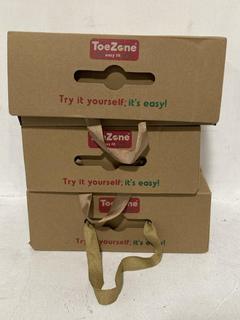 Lot 1684  
            Chesterfield SR44 - Parcel Delivery Only 

                
3 X ASSORTED CHILDRENS TOEZONE FOOTWEAR TO INCLUDE LILO SHOES IN BLACK SIZE 13 (L...