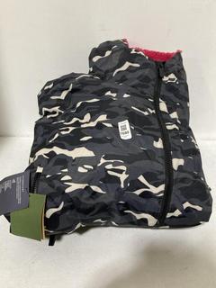 Lot 1690  
            Chesterfield SR44 - Parcel Delivery Only 

                
REGATTA ADULT CHANGING ROBE IN BLACK CAMO SIZE L/XL (LOCATION: G6)