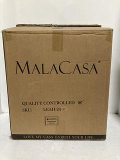 Lot 1695  
            Chesterfield SR44 - Parcel Delivery Only 

                
MALACASA LEAH 24 PIECE DINNER SET (LOCATION: G6)