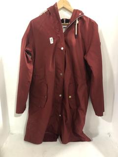 Lot 1703  
            Chesterfield SR44 - Parcel Delivery Only 

                
RED JOULES WATERPROOF AND BREATHABLE UK SIZE 12 (LOCATION: G7)