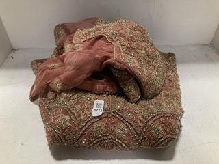 Lot 1712  
            Chesterfield SR44 - Parcel Delivery Only 

                
3 X ASSORTED CLOTHING ITEMS TO INCLUDE PINK/GOLD LONG SLEEVE EMBELLISHED BLOUSE O...