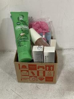 Lot 1715  
            Chesterfield SR44 - Parcel Delivery Only 

                
A BOX OF ASSORTED BEAUTY ITEMS TO INCLUDE GIVE ME ALOE VERA & COCONUT OIL CONDITI...