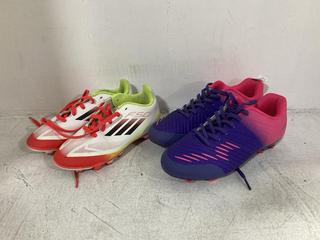 Lot 1716  
            Chesterfield SR44 - Parcel Delivery Only 

                
2 X ASSORTED CHILDRENS FOOTWEAR TO INCLUDE LECO KIDS KIDS SOCCER SHOES UK SIZE 2....