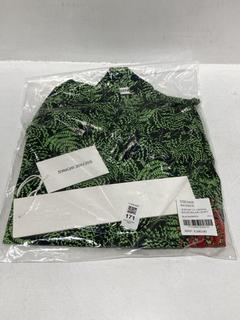 Lot 171  
            Chesterfield SR44 - Parcel Delivery Only 

                
SSENSE WORKS JEREMY O HARRIS S/S BOWLING SHIRT IN BLACK/GREEN SIZE XS - ORIGINAL ...