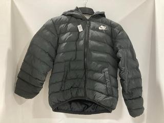 Lot 1721  
            Chesterfield SR44 - Parcel Delivery Only 

                
BLACK NIKE MEDIUM COAT (LOCATION: G7)