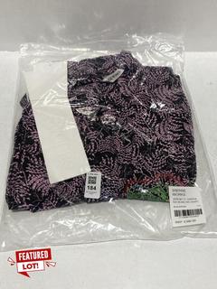 Lot 184  
            Chesterfield SR44 - Parcel Delivery Only 

                
SSENSE WORKS JEREMY O HARRIS S/S BOWLING SHIRT IN BLACK/PINK SIZE S - ORIGINAL RR...