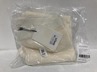 Lot 208  
            Chesterfield SR44 - Parcel Delivery Only 

                
JACQUEMUS SSENSE EXCLUSIVE MOHAIR LE SHORT ARANCIA IN BEIGE SIZE 38 - ORIGINAL RR...