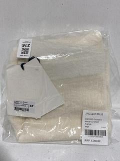 Lot 216  
            Chesterfield SR44 - Parcel Delivery Only 

                
JACQUEMUS SSENSE EXCLUSIVE MOHAIR LE SHORT ARANCIA IN BEIGE SIZE 34- ORIGINAL RRP...