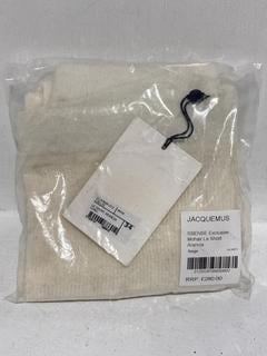 Lot 223  
            Chesterfield SR44 - Parcel Delivery Only 

                
JACQUEMUS SSENSE EXCLUSIVE MOHAIR LE SHORT ARANCIA IN BEIGE SIZE 34- ORIGINAL RRP...