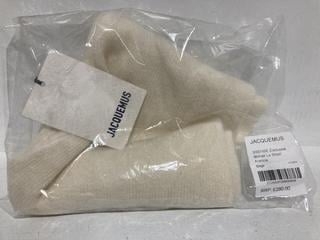 Lot 224  
            Chesterfield SR44 - Parcel Delivery Only 

                
JACQUEMUS SSENSE EXCLUSIVE MOHAIR LE SHORT ARANCIA IN BEIGE SIZE 38 - ORIGINAL RR...