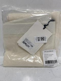 Lot 226  
            Chesterfield SR44 - Parcel Delivery Only 

                
JACQUEMUS SSENSE EXCLUSIVE MOHAIR LE SHORT ARANCIA IN BEIGE SIZE 36 - ORIGINAL RR...