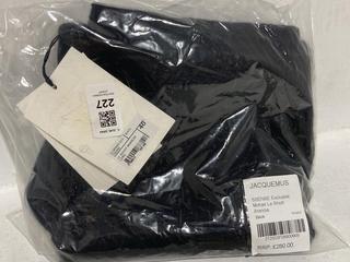 Lot 227  
            Chesterfield SR44 - Parcel Delivery Only 

                
JACQUEMUS SSENSE EXCLUSIVE MOHAIR LE SHORT ARANCIA IN BLACK SIZE 40 - ORIGINAL RR...