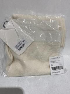 Lot 228  
            Chesterfield SR44 - Parcel Delivery Only 

                
JACQUEMUS SSENSE EXCLUSIVE MOHAIR LE SHORT ARANCIA IN BEIGE SIZE 36 - ORIGINAL RR...