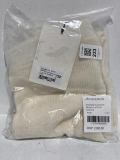 Lot 233  
            Chesterfield SR44 - Parcel Delivery Only 

                
JACQUEMUS SSENSE EXCLUSIVE MOHAIR LE SHORT ARANCIA IN BEIGE SIZE 34- ORIGINAL RRP...