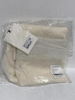 Lot 235  
            Chesterfield SR44 - Parcel Delivery Only 

                
JACQUEMUS SSENSE EXCLUSIVE MOHAIR LE SHORT ARANCIA IN BEIGE SIZE 38 - ORIGINAL RR...