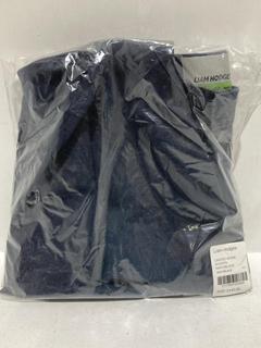 Lot 241  
            Chesterfield SR44 - Parcel Delivery Only 

                
LIAM HODGES UNIFIED WORK SHORTS IN NAVY/BLACK SIZE 38 - ORIGINAL RRP £445 (LOCATI...