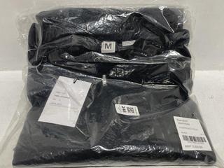 Lot 246  
            Chesterfield SR44 - Parcel Delivery Only 

                
RANDOM IDENTITIES OVERSIZED POLO IN BLACK SIZE M - ORIGINAL RRP £205 (LOCATION: L8)