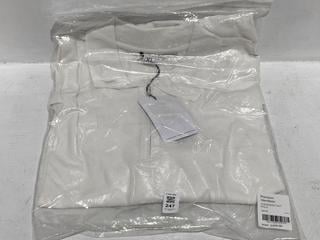 Lot 247  
            Chesterfield SR44 - Parcel Delivery Only 

                
RANDOM IDENTITIES OVERSIZED CUT POLO IN WHITE SIZE XL - ORIGINAL RRP £205 (LOCATI...