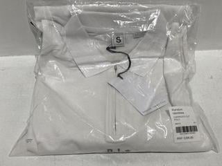 Lot 254  
            Chesterfield SR44 - Parcel Delivery Only 

                
RANDOM IDENTITIES OVERSIZED CUT POLO IN WHITE SIZE S - ORIGINAL RRP £205 (LOCATIO...