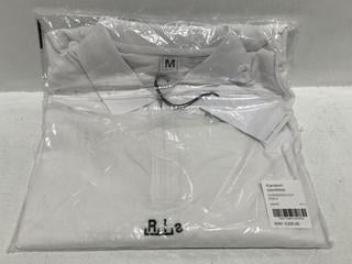 Lot 256  
            Chesterfield SR44 - Parcel Delivery Only 

                
RANDOM IDENTITIES OVERSIZED CUT POLO IN WHITE SIZE M - ORIGINAL RRP £205 (LOCATIO...