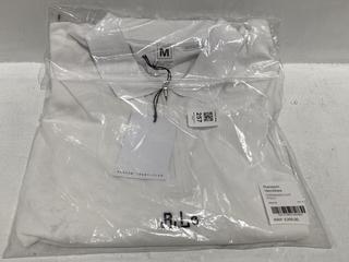 Lot 257  
            Chesterfield SR44 - Parcel Delivery Only 

                
RANDOM IDENTITIES OVERSIZED CUT POLO IN WHITE SIZE M - ORIGINAL RRP £205 (LOCATIO...