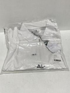 Lot 259  
            Chesterfield SR44 - Parcel Delivery Only 

                
RANDOM IDENTITIES OVERSIZED CUT POLO IN WHITE SIZE S - ORIGINAL RRP £205 (LOCATIO...
