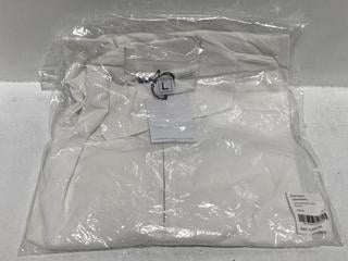 Lot 263  
            Chesterfield SR44 - Parcel Delivery Only 

                
RANDOM IDENTITIES OVERSIZED CUT POLO IN WHITE SIZE L - ORIGINAL RRP £205 (LOCATIO...