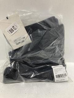 Lot 279  
            Chesterfield SR44 - Parcel Delivery Only 

                
JACQUEMUS SSENSE EXCLUSIVE MOHAIR LE SHORT ARANCIA IN BLACK SIZE 38 - ORIGINAL RR...