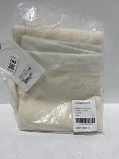 Lot 281  
            Chesterfield SR44 - Parcel Delivery Only 

                
JACQUEMUS SSENSE EXCLUSIVE MOHAIR LE SHORT ARANCIA IN BEIGE SIZE 36 - ORIGINAL RR...