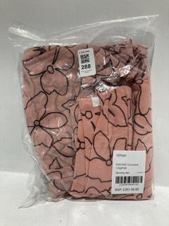 Lot 288  
            Chesterfield SR44 - Parcel Delivery Only 

                
ICHIYO SSENSE EXCLUSIVE LEGGINGS IN BLOOMING SKIN SIZE S - ORIGINAL RRP £351 (LOC...