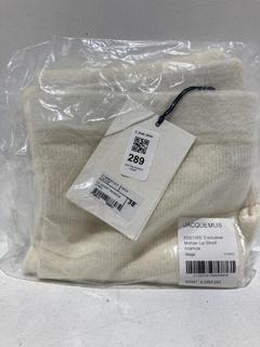 Lot 289  
            Chesterfield SR44 - Parcel Delivery Only 

                
JACQUEMUS SSENSE EXCLUSIVE MOHAIR LE SHORT ARANCIA IN BEIGE SIZE 38 - ORIGINAL RR...
