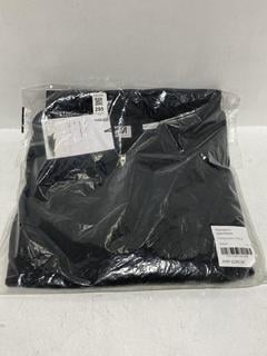 Lot 295  
            Chesterfield SR44 - Parcel Delivery Only 

                
RANDOM IDENTITIES OVERSIZED POLO IN BLACK SIZE M - ORIGINAL RRP £205 (LOCATION: L8)
