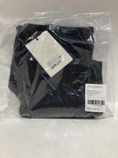 Lot 297  
            Chesterfield SR44 - Parcel Delivery Only 

                
JACQUEMUS SSENSE EXCLUSIVE MOHAIR LE SHORT ARANCIA IN BLACK SIZE 36 - ORIGINAL RR...
