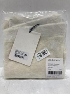 Lot 299  
            Chesterfield SR44 - Parcel Delivery Only 

                
JACQUEMUS SSENSE EXCLUSIVE MOHAIR LE SHORT ARANCIA IN BEIGE SIZE 36 - ORIGINAL RR...