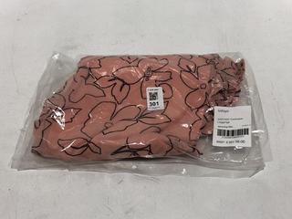 Lot 301  
            Chesterfield SR44 - Parcel Delivery Only 

                
ICHIYO SSENSE EXCLUSIVE LEGGINGS IN BLOOMING SKIN SIZE M - ORIGINAL RRP £351 (LOC...