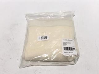 Lot 303  
            Chesterfield SR44 - Parcel Delivery Only 

                
JACQUEMUS SSENSE EXCLUSIVE MOHAIR LE SHORT ARANCIA IN BEIGE SIZE 36 - ORIGINAL RR...