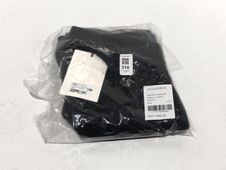 Lot 310  
            Chesterfield SR44 - Parcel Delivery Only 

                
JACQUEMUS SSENSE EXCLUSIVE MOHAIR LE SHORT ARANCIA IN BLACK SIZE 40 - ORIGINAL RR...