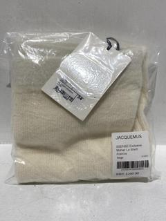Lot 329  
            Chesterfield SR44 - Parcel Delivery Only 

                
JACQUEMUS SSENSE EXCLUSIVE MOHAIR LE SHORT ARANCIA IN BEIGE SIZE 34 - ORIGINAL RR...