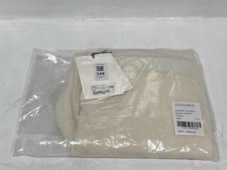 Lot 348  
            Chesterfield SR44 - Parcel Delivery Only 

                
JACQUEMUS SSENSE EXCLUSIVE MOHAIR LE SHORT ARANCIA IN BEIGE SIZE 40 - ORIGINAL RR...