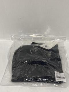 Lot 352  
            Chesterfield SR44 - Parcel Delivery Only 

                
JACQUEMUS SSENSE EXCLUSIVE MOHAIR LE SHORT ARANCIA IN BLACK SIZE 36 - ORIGINAL RR...