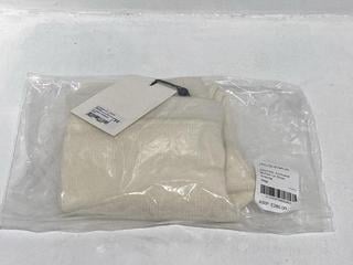 Lot 357  
            Chesterfield SR44 - Parcel Delivery Only 

                
JACQUEMUS SSENSE EXCLUSIVE MOHAIR LE SHORT ARANCIA IN BEIGE SIZE 34 - ORIGINAL RR...