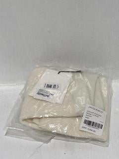 Lot 359  
            Chesterfield SR44 - Parcel Delivery Only 

                
JACQUEMUS SSENSE EXCLUSIVE MOHAIR LE SHORT ARANCIA IN BEIGE SIZE 34 - ORIGINAL RR...