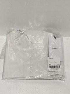 Lot 361  
            Chesterfield SR44 - Parcel Delivery Only 

                
MARKOO THE QUILTED BUSTER IN WHITE SIZE S - ORIGINAL RRP £380 (LOCATION: L9)