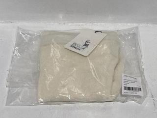 Lot 362  
            Chesterfield SR44 - Parcel Delivery Only 

                
JACQUEMUS SSENSE EXCLUSIVE MOHAIR LE SHORT ARANCIA IN BEIGE SIZE 38 - ORIGINAL RR...