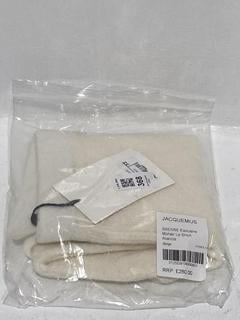 Lot 368  
            Chesterfield SR44 - Parcel Delivery Only 

                
JACQUEMUS SSENSE EXCLUSIVE MOHAIR LE SHORT ARANCIA IN BEIGE SIZE 32 - ORIGINAL RR...