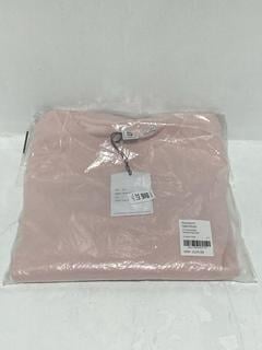 Lot 371  
            Chesterfield SR44 - Parcel Delivery Only 

                
RANDOM IDENTITIES STANDARD SWEATSHIRT IN CHALK PINK SIZE S - ORIGINAL RRP £270 (L...